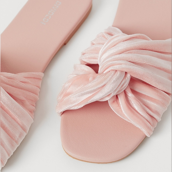Sold NWTS H&M Women's Velour slides - Picture 3 of 6